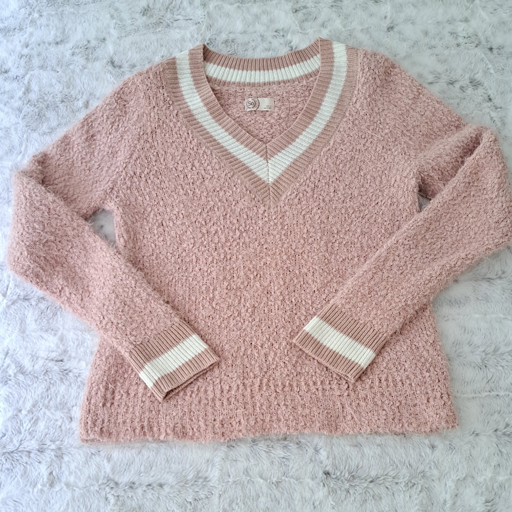 SO fuzzy Texture pink Cream v-neck Very Soft Feminine sweater. Size Small.